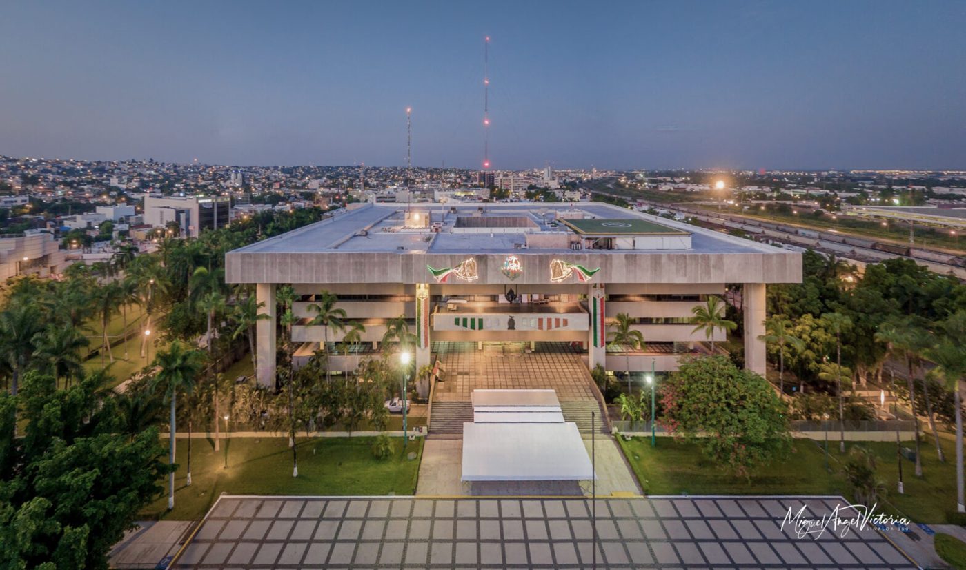 Palacio de Gobierno de Sinaloa y jardines