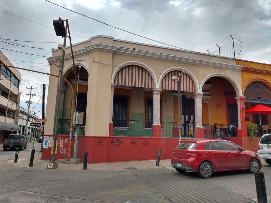 Edificio histórico frente a Catedral, Dr. Ruperto Paliza #586